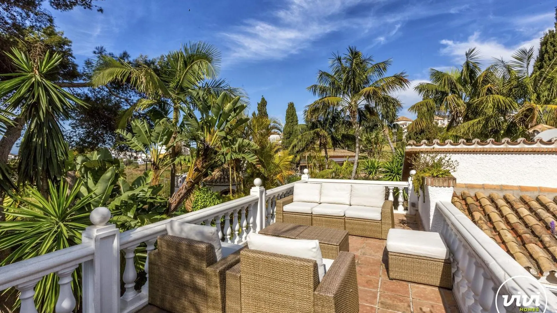 Vivi Homes - Villa Costabella Pool, Sauna, Garden & Beach Marbella