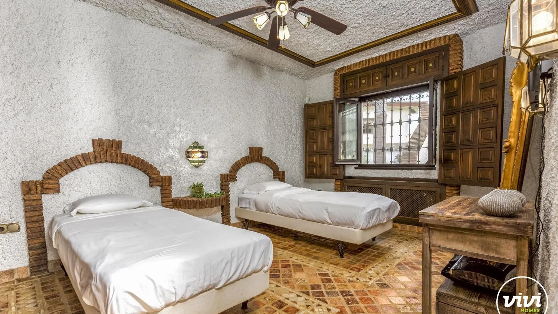 Vivi Homes - Villa Costabella Pool, Sauna, Garden & Beach Marbella