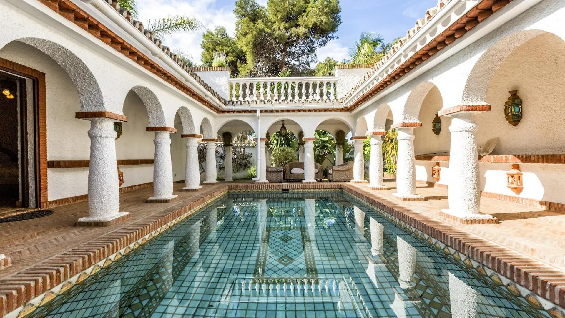 Vivi Homes - Villa Costabella Pool, Sauna, Garden & Beach Marbella
