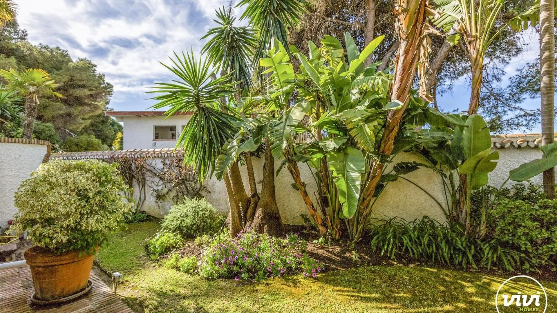 Vivi Homes - Villa Costabella Pool, Sauna, Garden & Beach Marbella