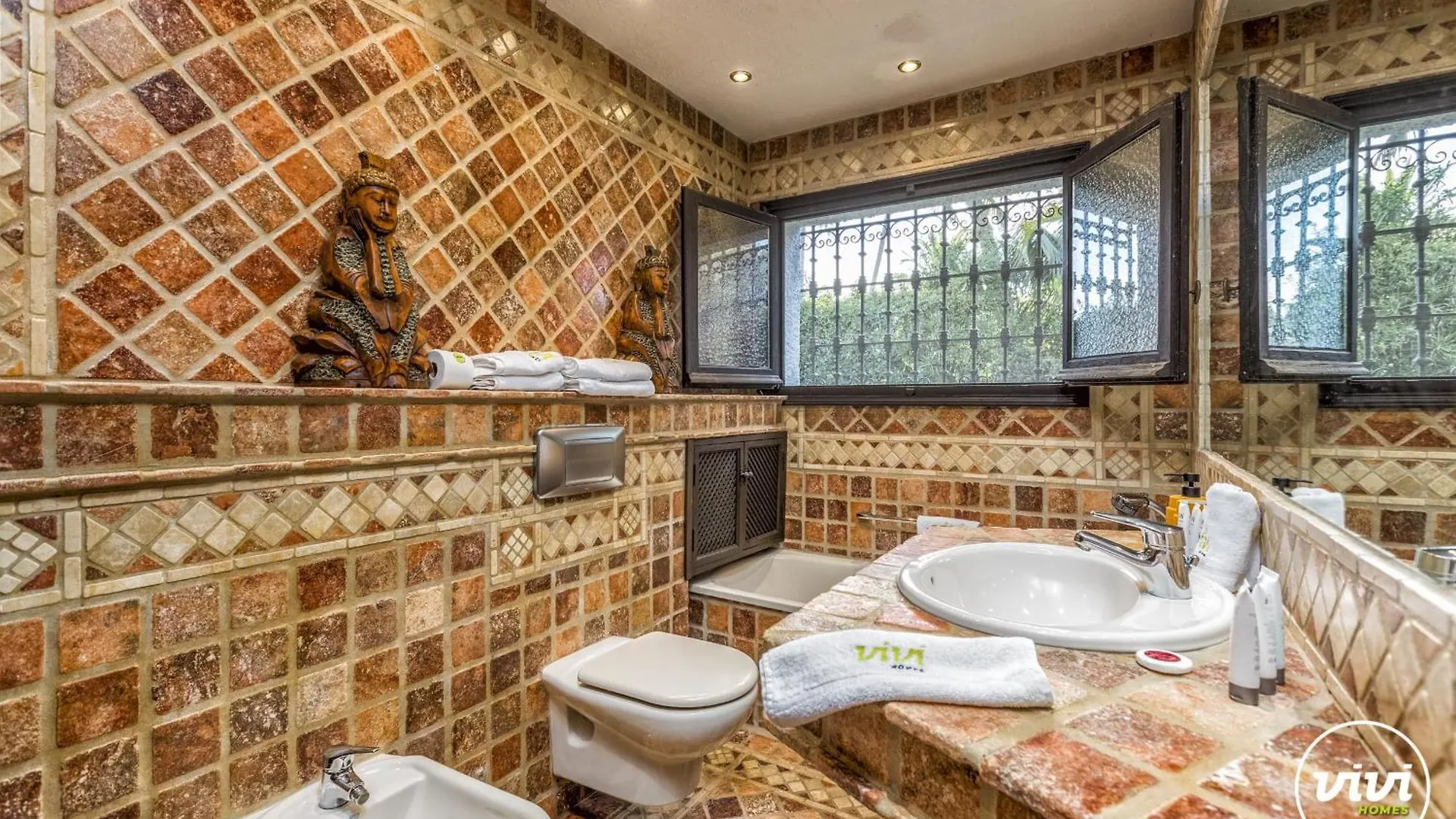 Vivi Homes - Villa Costabella Pool, Sauna, Garden & Beach Marbella