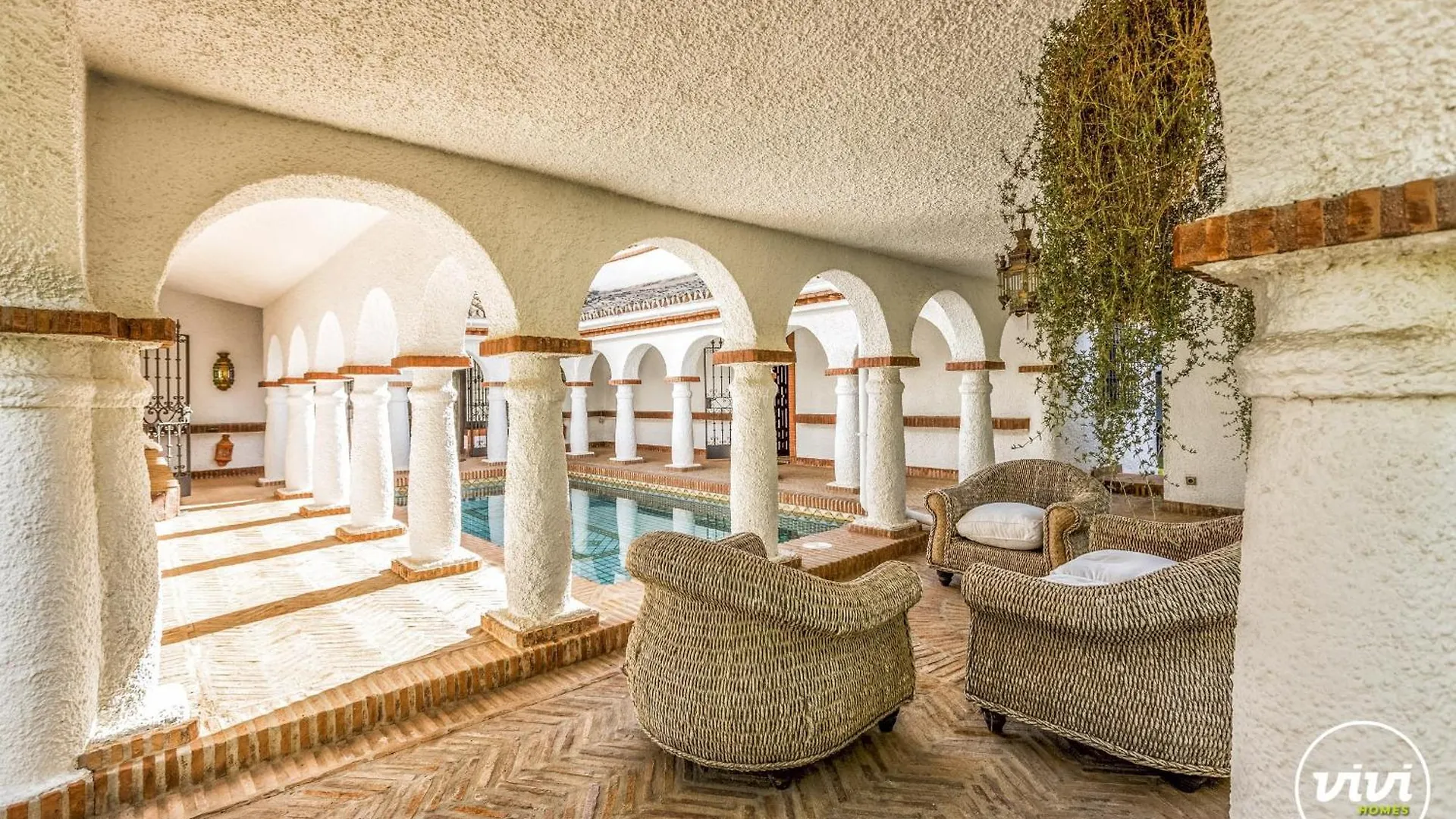 Vivi Homes - Villa Costabella Pool, Sauna, Garden & Beach Marbella